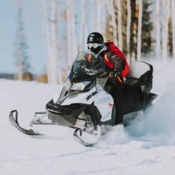 <strong>Descubre el Valle de Tena en moto de nieve</strong>
