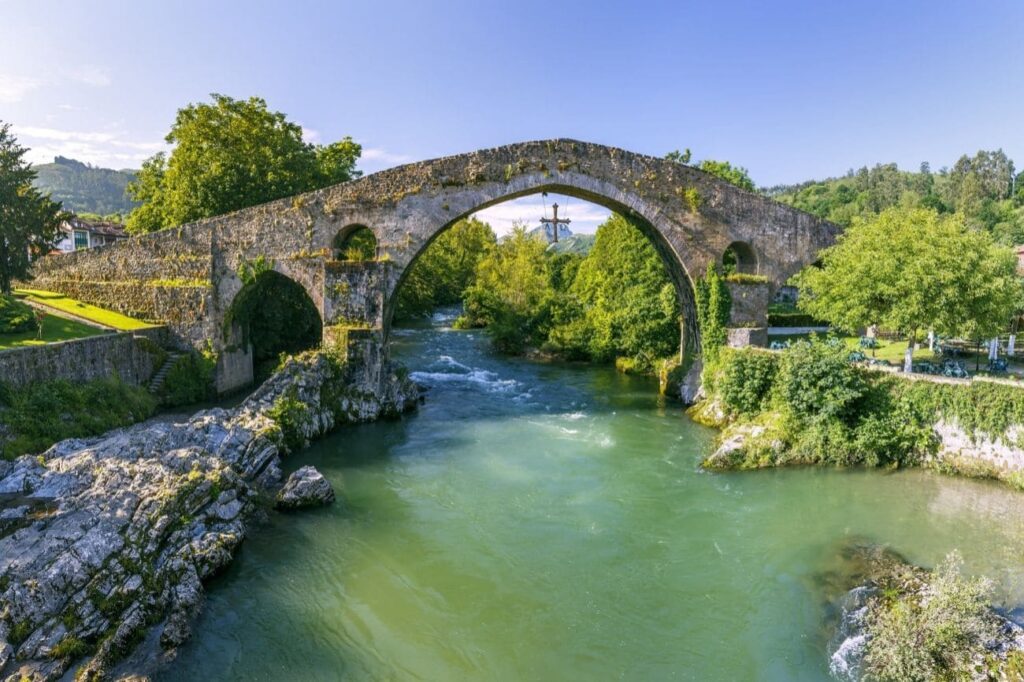 cangas de onís y puente romano