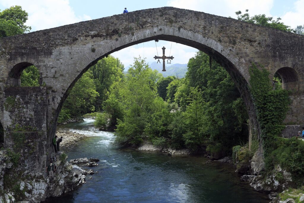 cangas de onís y puente romano