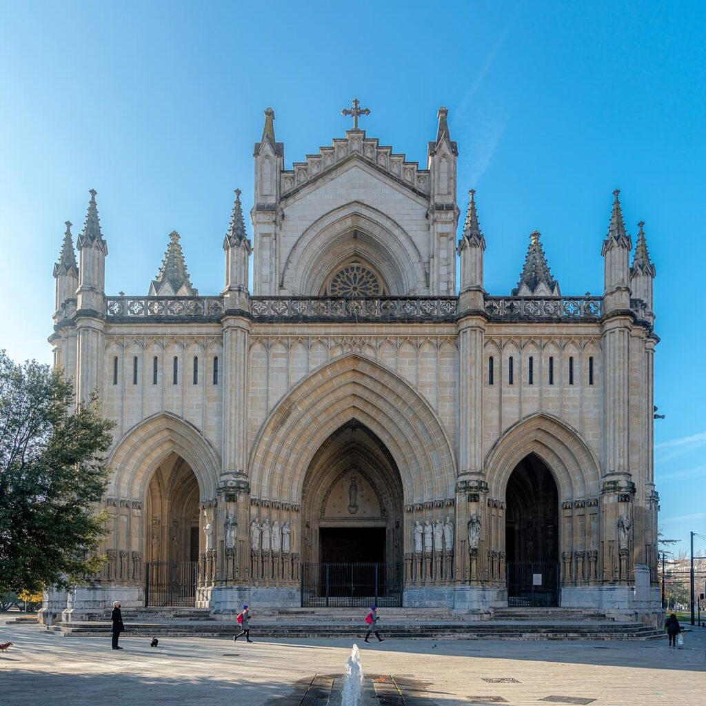 Las 5 iglesias más bellas del País Vasco - catedral vitoria