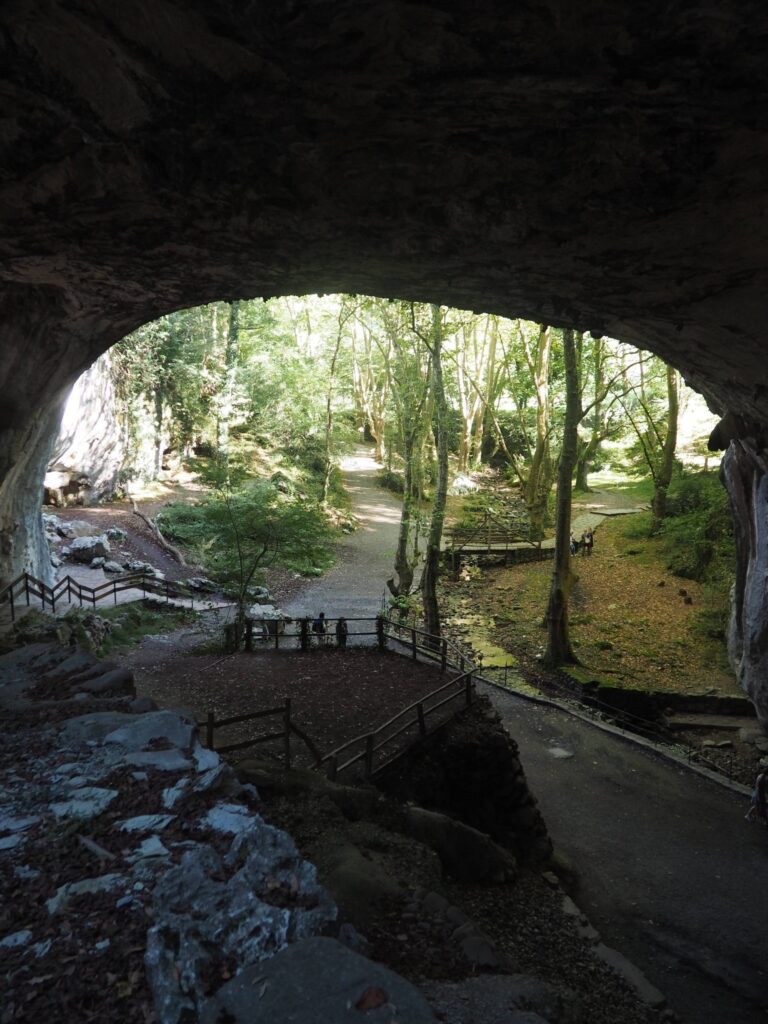 Cuevas de Zugarramurdi y Museo de las Brujas