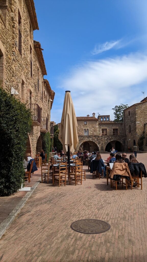 Parcours en vélo électrique à travers les villages médiévaux de la Costa Brava