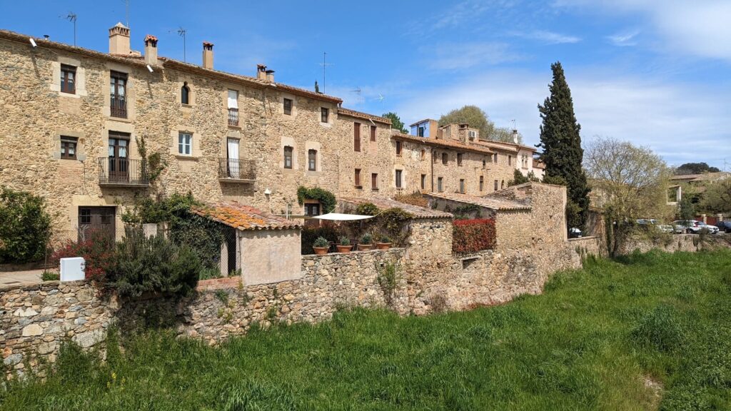 Parcours en vélo électrique à travers les villages médiévaux de la Costa Brava