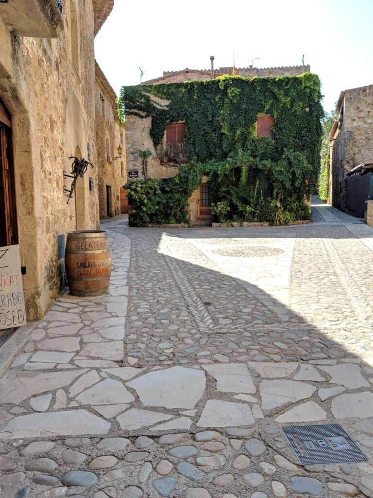 Parcours en vélo électrique à travers les villages médiévaux de la Costa Brava