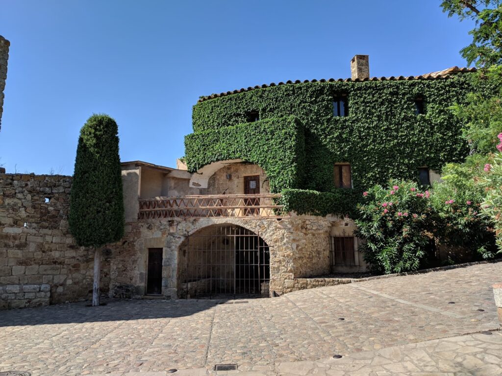 Parcours en vélo électrique à travers les villages médiévaux de la Costa Brava