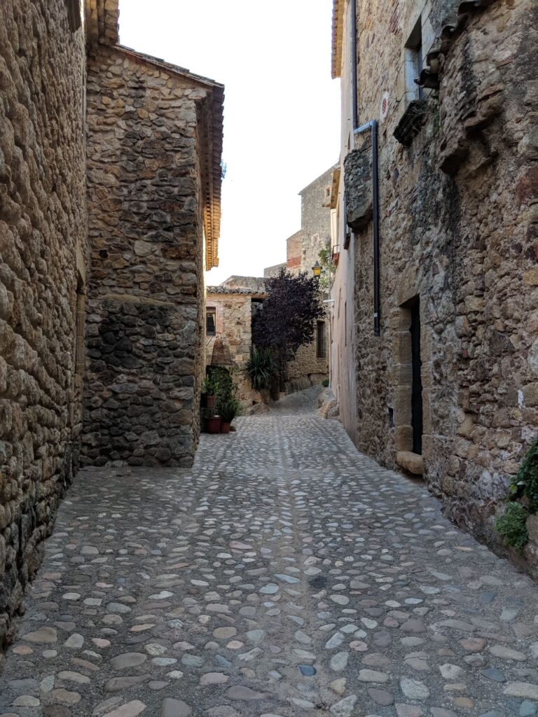 Parcours en vélo électrique à travers les villages médiévaux de la Costa Brava