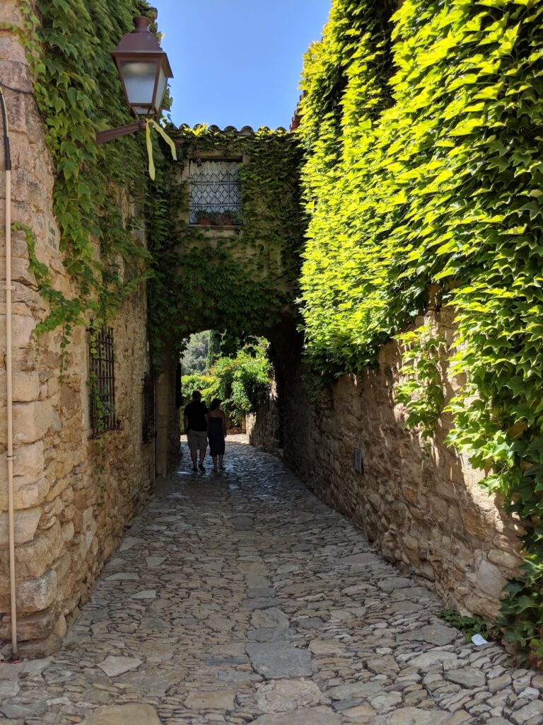 Parcours en vélo électrique à travers les villages médiévaux de la Costa Brava