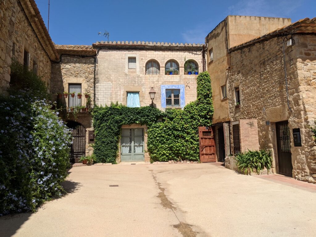 Parcours en vélo électrique à travers les villages médiévaux de la Costa Brava